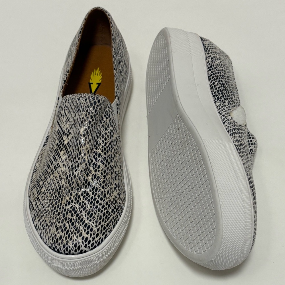 Volatile Black and White Textured Snake Animal Print Slip-On Sneakers Sz 8.5